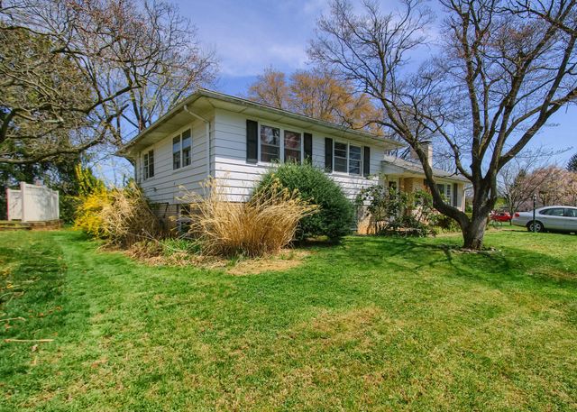 12 CENTER DR, Camp Hill, PA 17011