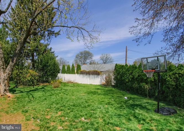 12 CENTER DR, Camp Hill, PA 17011