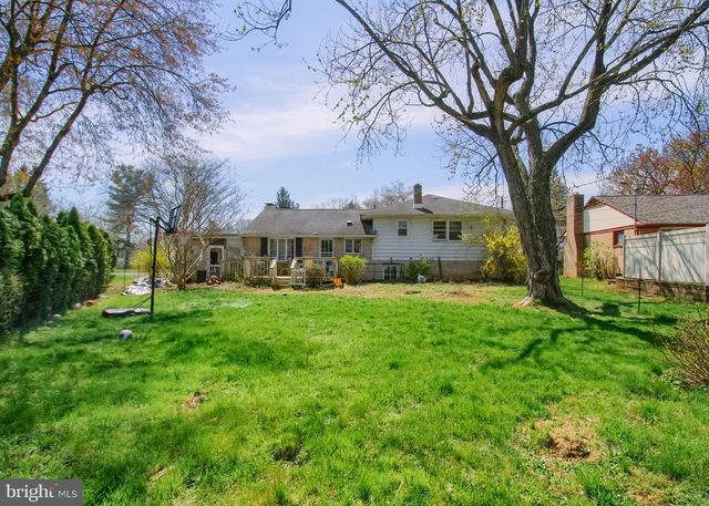 12 CENTER DR, Camp Hill, PA 17011