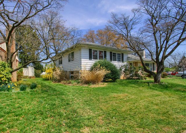 12 CENTER DR, Camp Hill, PA 17011