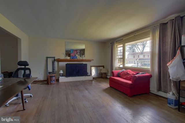 12 CENTER DR, Camp Hill, PA 17011