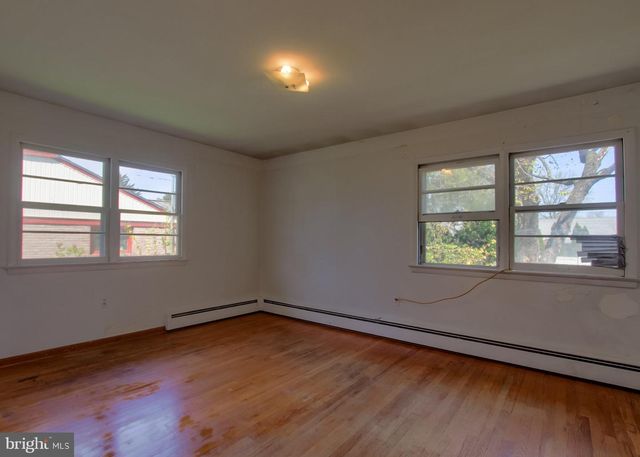 12 CENTER DR, Camp Hill, PA 17011