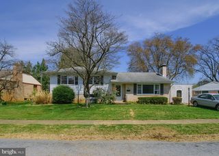 12 CENTER DR, Camp Hill, PA 17011
