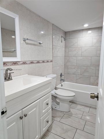 6930 Miami Gardens Dr 1-412, Hialeah, FL 33015