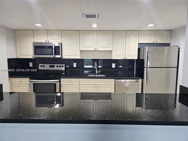 6930 Miami Gardens Dr 1-412, Hialeah, FL 33015