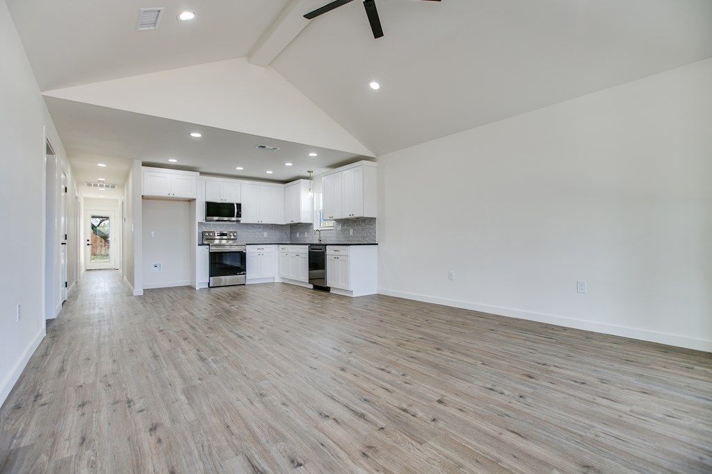 Image 9 of property listing at 2801 Bowie St, San Angelo, TX 76901