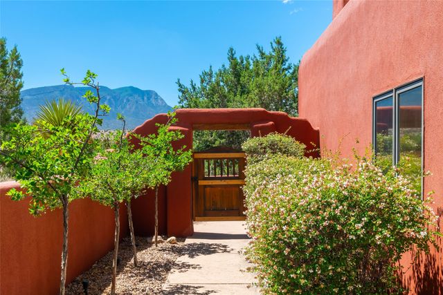 7 Calle Cholla, Placitas, NM 87043