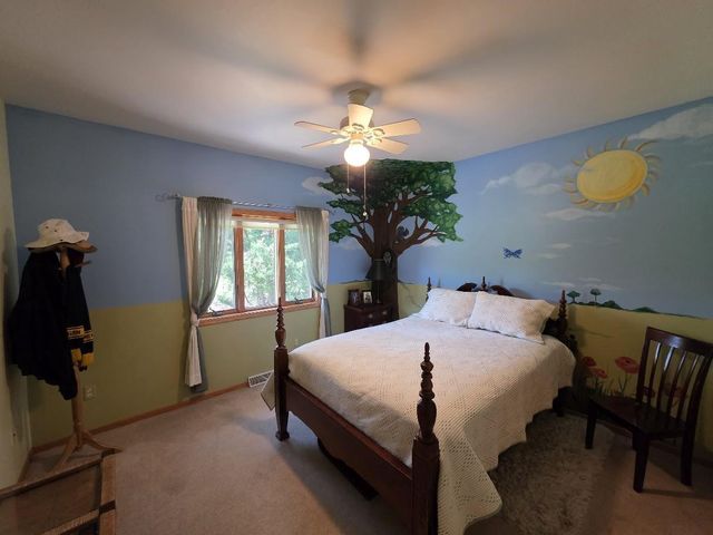 125 Meadow Ridge Lane, Madison, WI 53704