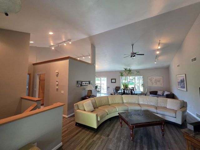 125 Meadow Ridge Lane, Madison, WI 53704