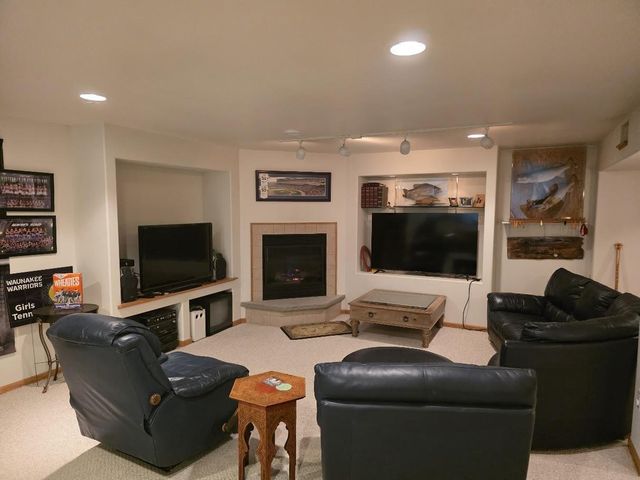 125 Meadow Ridge Lane, Madison, WI 53704