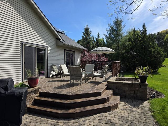 125 Meadow Ridge Lane, Madison, WI 53704
