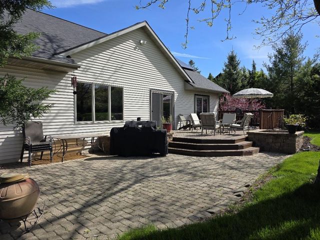 125 Meadow Ridge Lane, Madison, WI 53704