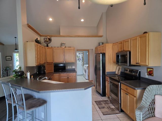 125 Meadow Ridge Lane, Madison, WI 53704
