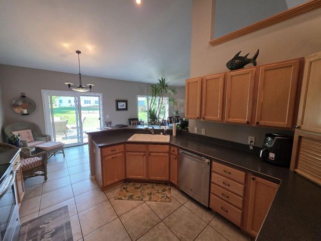 125 Meadow Ridge Lane, Madison, WI 53704