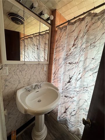 227 Thornwood Dr, Canonsburg, PA 15317