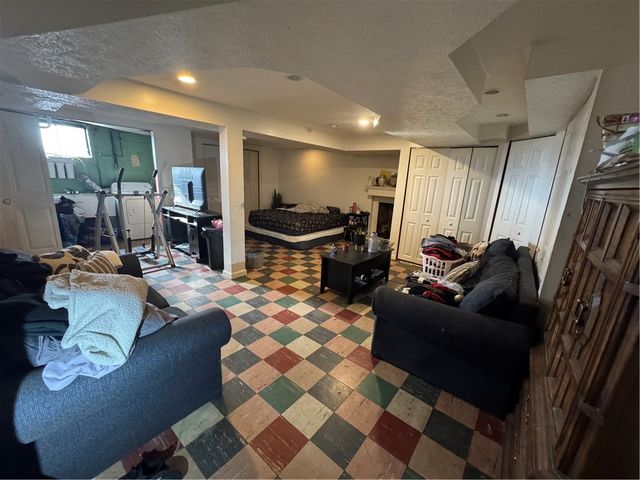 227 Thornwood Dr, Canonsburg, PA 15317