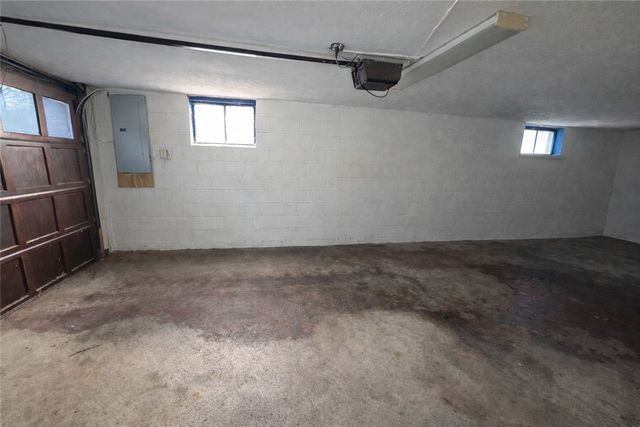 227 Thornwood Dr, Canonsburg, PA 15317