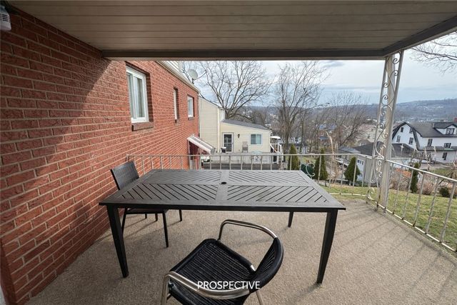 227 Thornwood Dr, Canonsburg, PA 15317