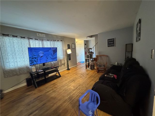 227 Thornwood Dr, Canonsburg, PA 15317