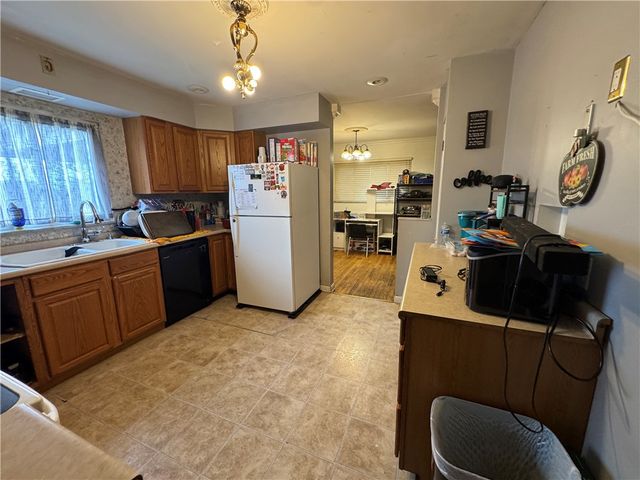 227 Thornwood Dr, Canonsburg, PA 15317