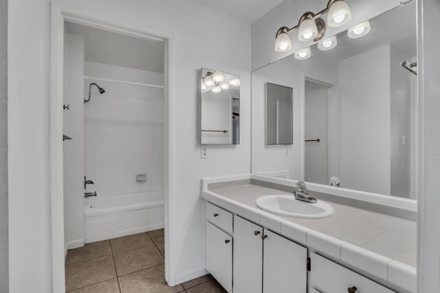 5860 Alexandria, Stockton, CA 95207