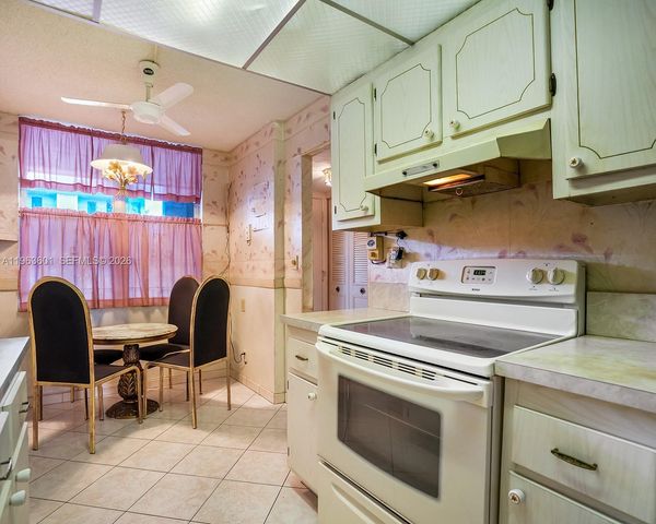 2900 NW 48th Ter 117, Lauderdale Lakes, FL 33313