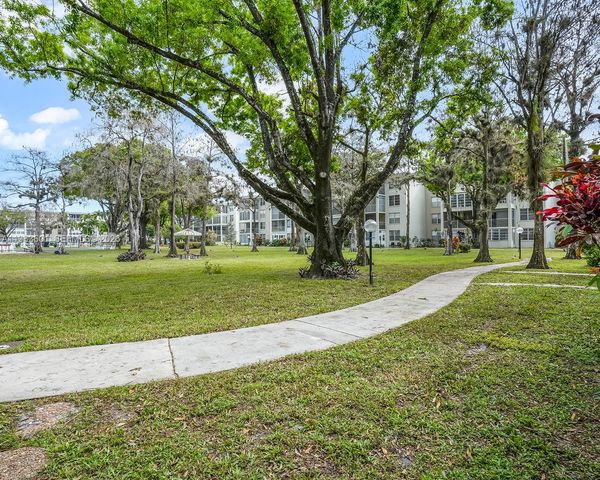 2900 NW 48th Ter 117, Lauderdale Lakes, FL 33313