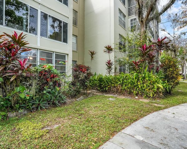 2900 NW 48th Ter 117, Lauderdale Lakes, FL 33313