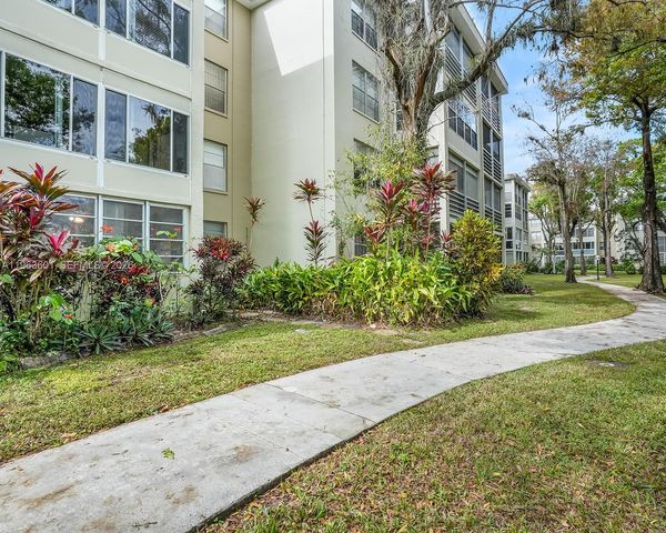2900 NW 48th Ter 117, Lauderdale Lakes, FL 33313
