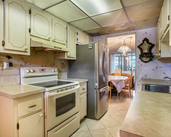 2900 NW 48th Ter 117, Lauderdale Lakes, FL 33313