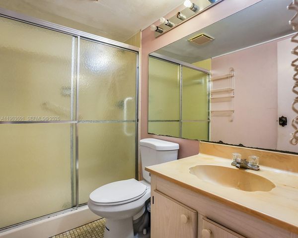 2900 NW 48th Ter 117, Lauderdale Lakes, FL 33313