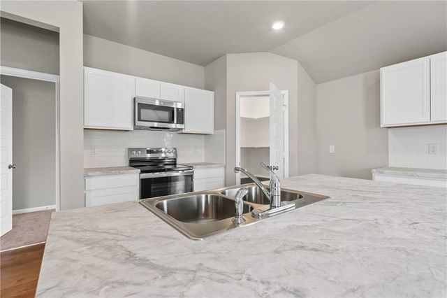 20360 W 195th Street, Spring Hill, KS 66083