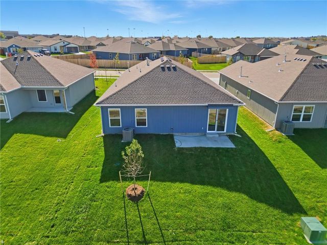 20360 W 195th Street, Spring Hill, KS 66083