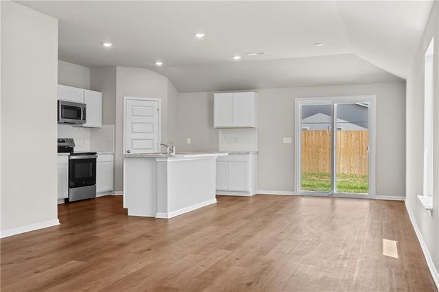 20360 W 195th Street, Spring Hill, KS 66083