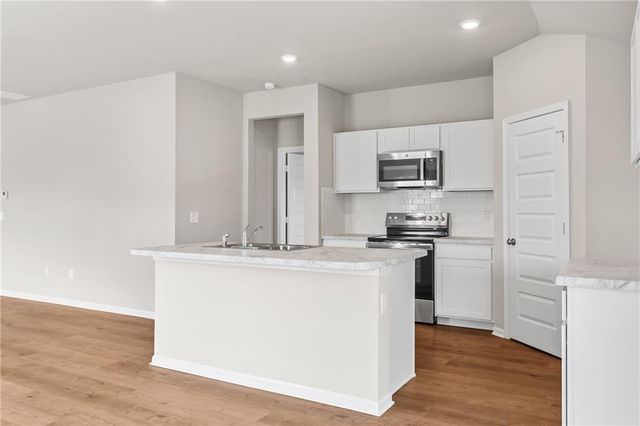 20360 W 195th Street, Spring Hill, KS 66083