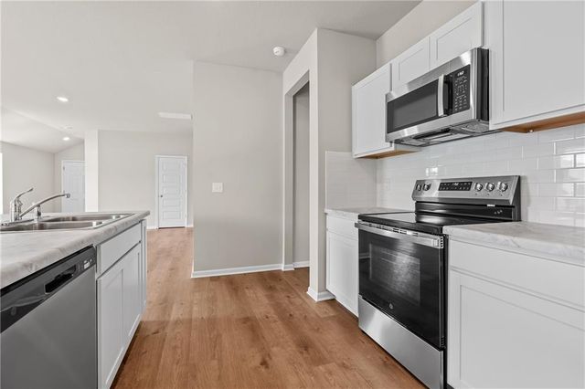 20360 W 195th Street, Spring Hill, KS 66083