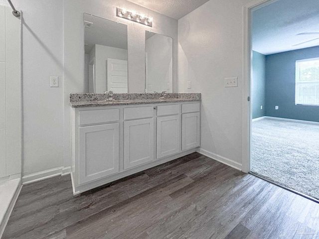 4006 Whitetail Ln, Pensacola, FL 32526