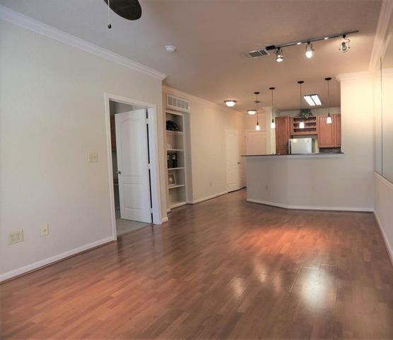 1711 Old Spanish Trail 310, Houston, TX 77054