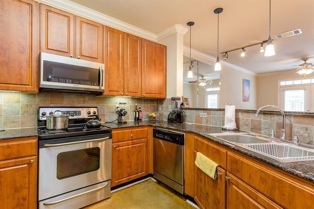 1711 Old Spanish Trail 310, Houston, TX 77054