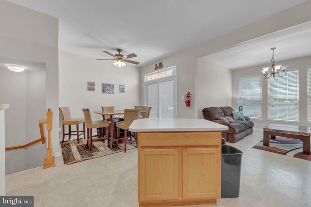 3 SADDLE LN, Sicklerville, NJ 08081