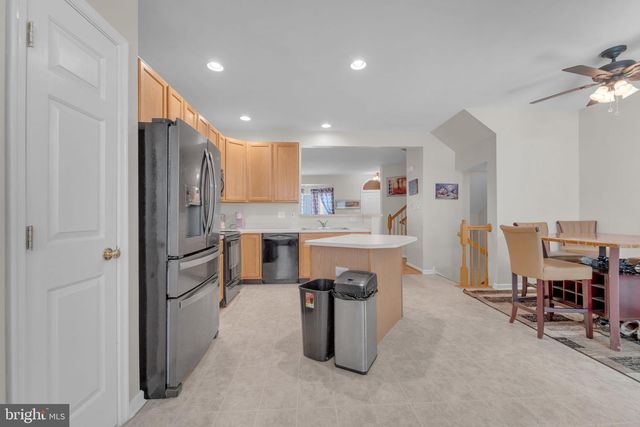 3 SADDLE LN, Sicklerville, NJ 08081