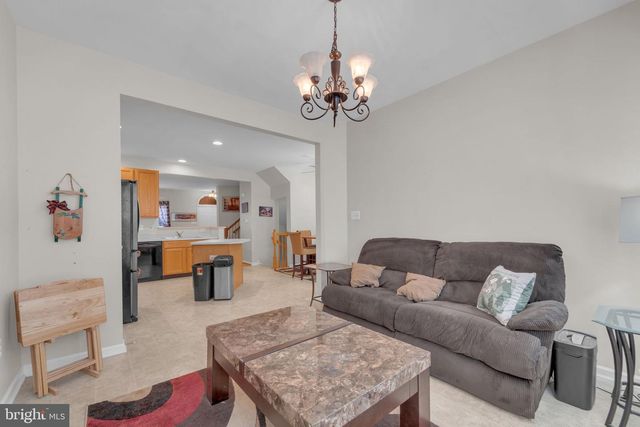 3 SADDLE LN, Sicklerville, NJ 08081