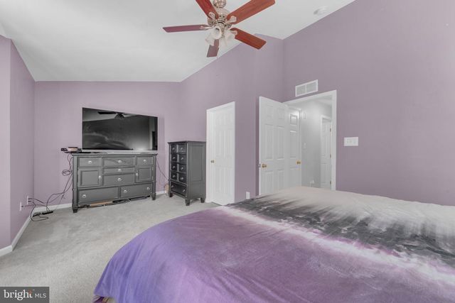 3 SADDLE LN, Sicklerville, NJ 08081
