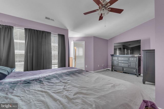 3 SADDLE LN, Sicklerville, NJ 08081