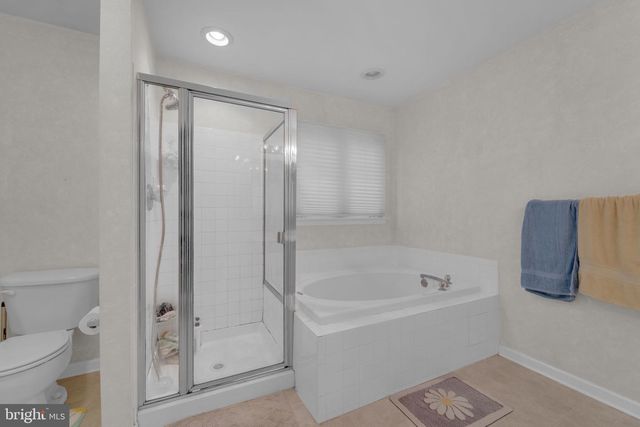 3 SADDLE LN, Sicklerville, NJ 08081