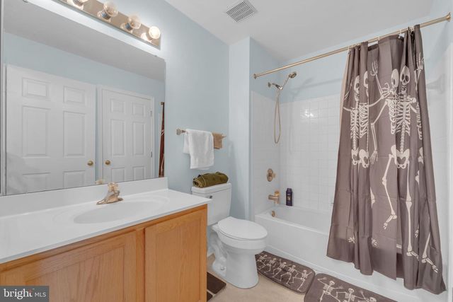 3 SADDLE LN, Sicklerville, NJ 08081