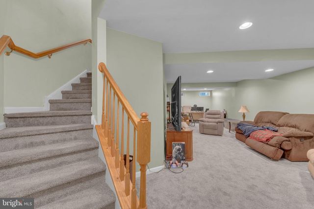 3 SADDLE LN, Sicklerville, NJ 08081