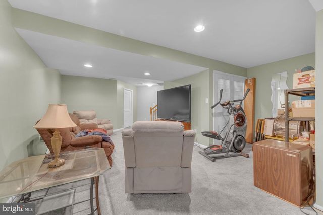 3 SADDLE LN, Sicklerville, NJ 08081