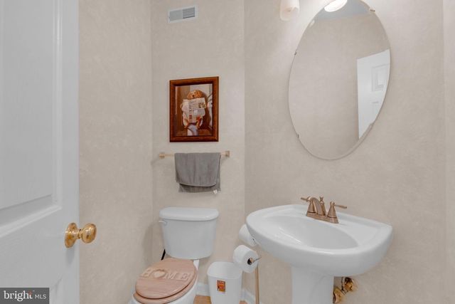 3 SADDLE LN, Sicklerville, NJ 08081