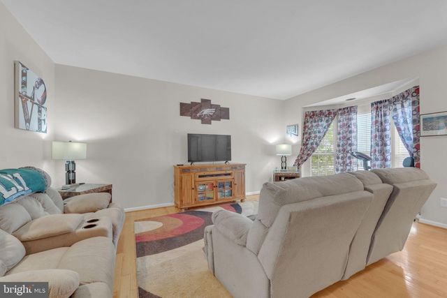 3 SADDLE LN, Sicklerville, NJ 08081